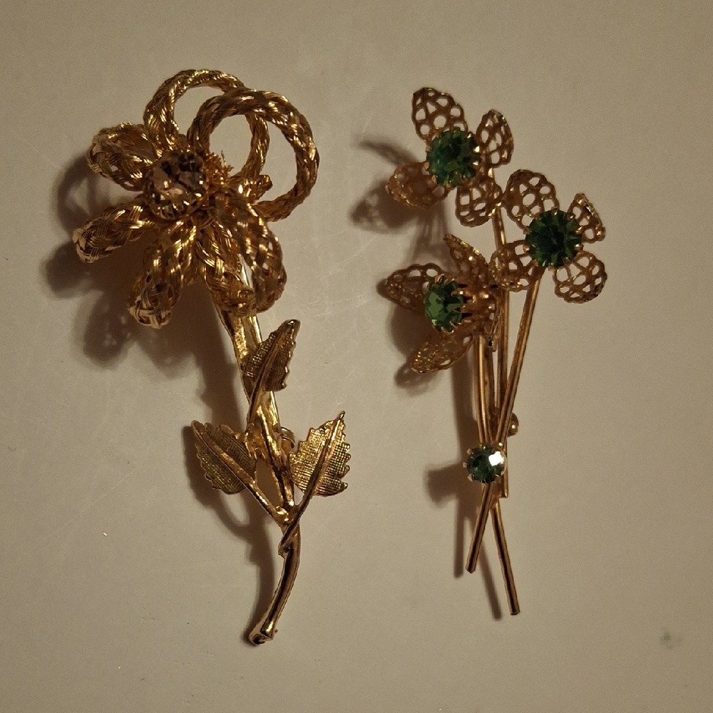 Elegant Gold and Green Floral Brooch Set